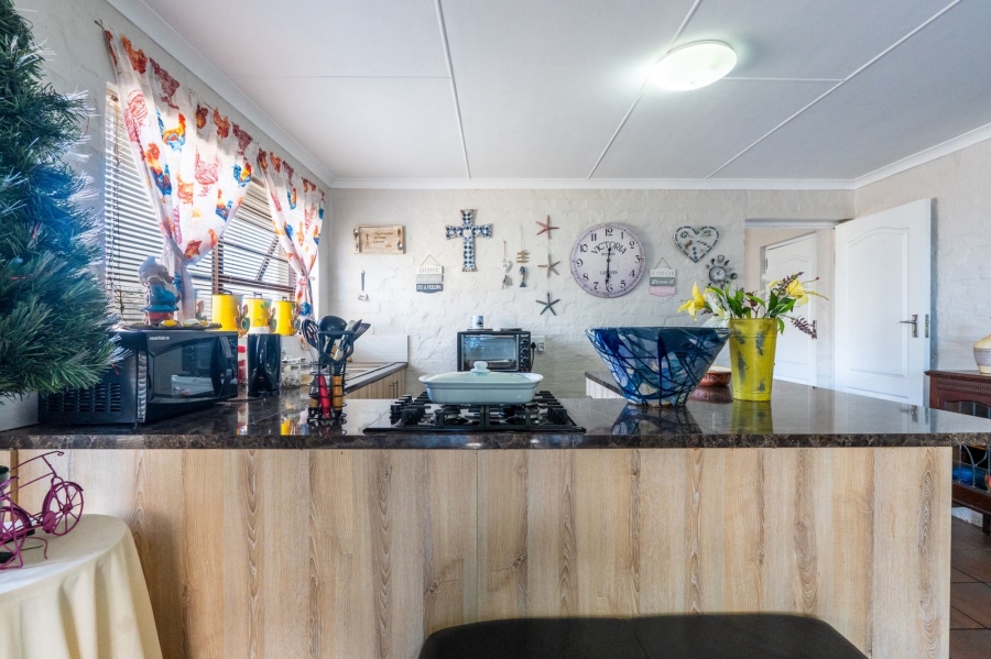 To Let 4 Bedroom Property for Rent in Dana Bay Western Cape